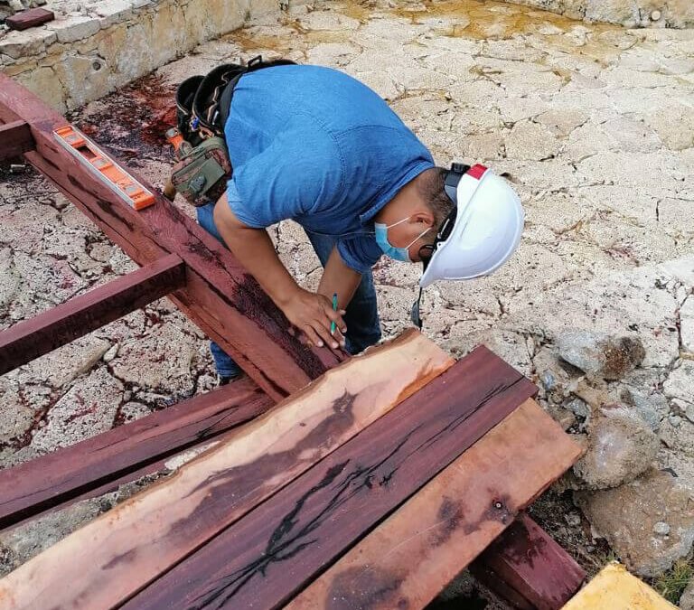 Mantenimiento hotelero: cómo cuidar palapas, puentes, pérgolas y torres de vigilancia